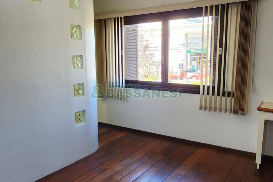 Casa com 407m², 3 dormitórios, 4 vagas, no bairro Bela Vista em Caxias do Sul para Alugar