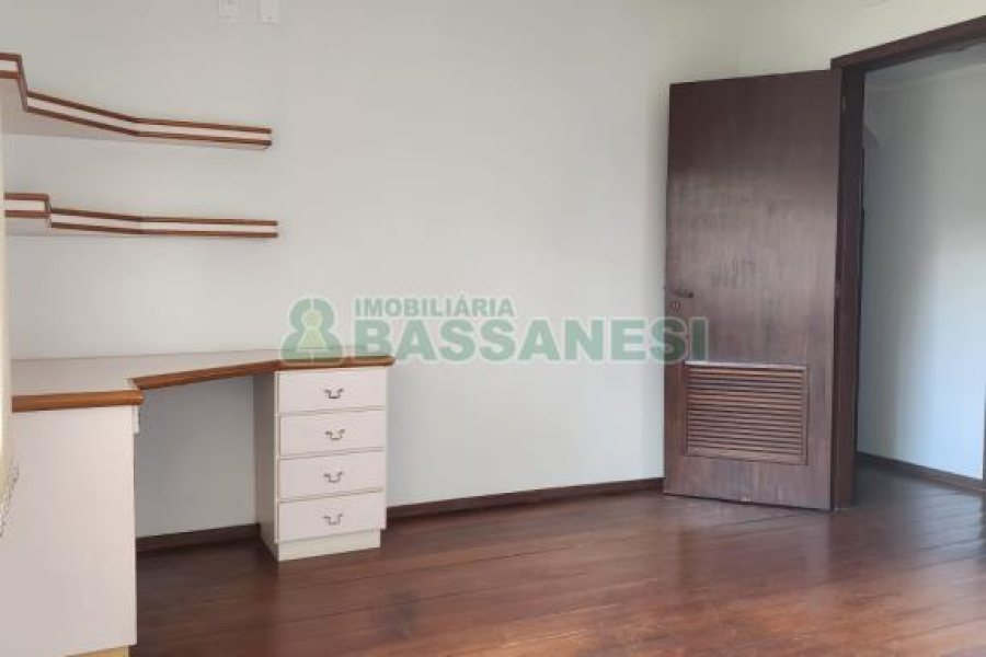 Casa com 407m², 3 dormitórios, 4 vagas, no bairro Bela Vista em Caxias do Sul para Alugar