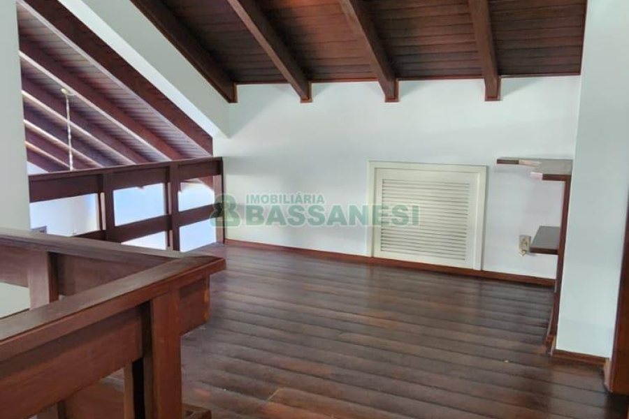 Casa com 407m², 3 dormitórios, 4 vagas, no bairro Bela Vista em Caxias do Sul para Alugar