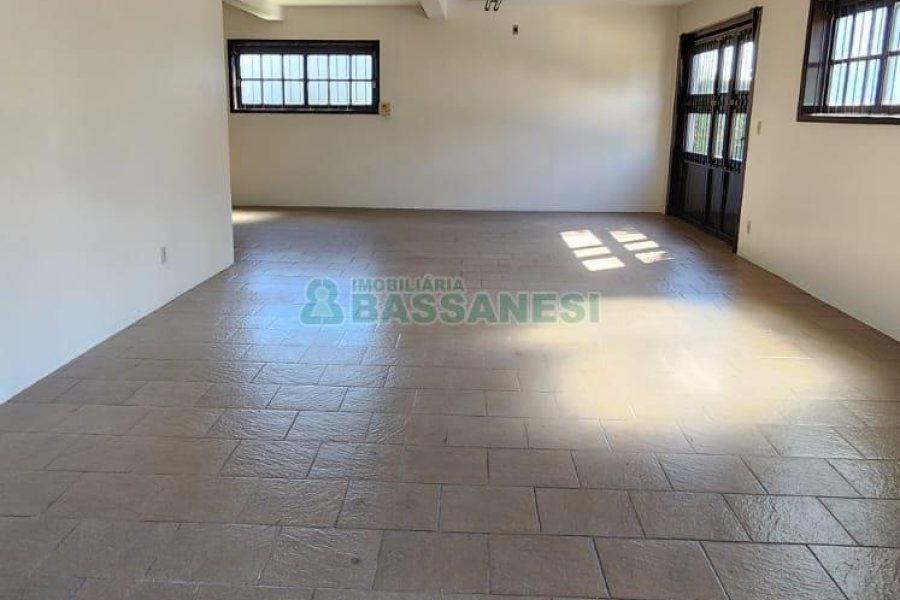 Casa com 407m², 3 dormitórios, 4 vagas, no bairro Bela Vista em Caxias do Sul para Alugar