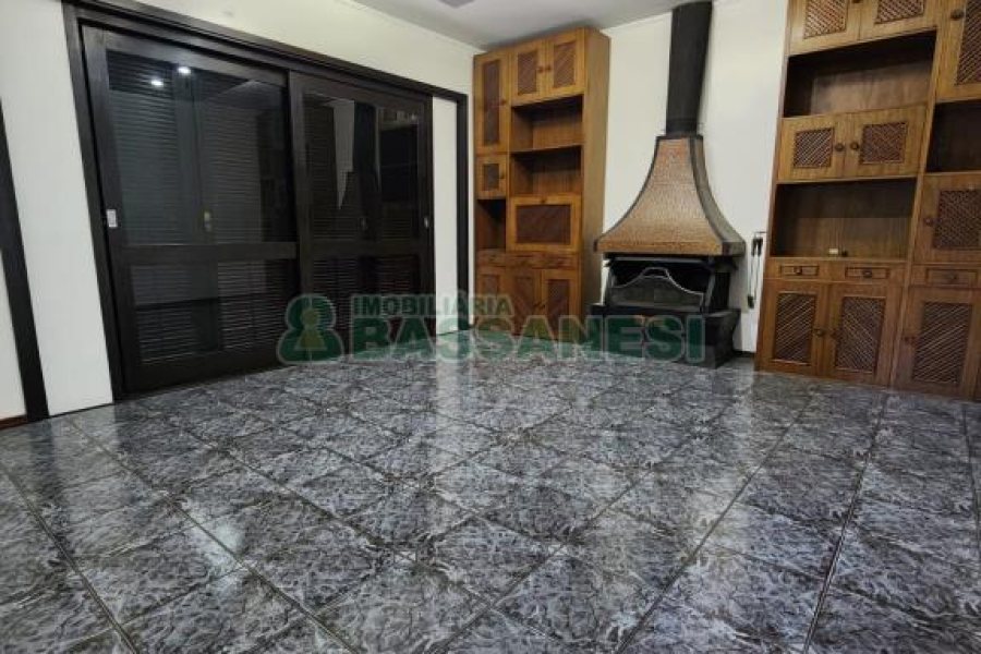 Casa com 407m², 3 dormitórios, 4 vagas, no bairro Bela Vista em Caxias do Sul para Alugar