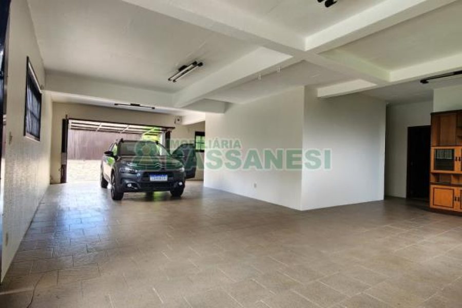 Casa com 407m², 3 dormitórios, 4 vagas, no bairro Bela Vista em Caxias do Sul para Alugar