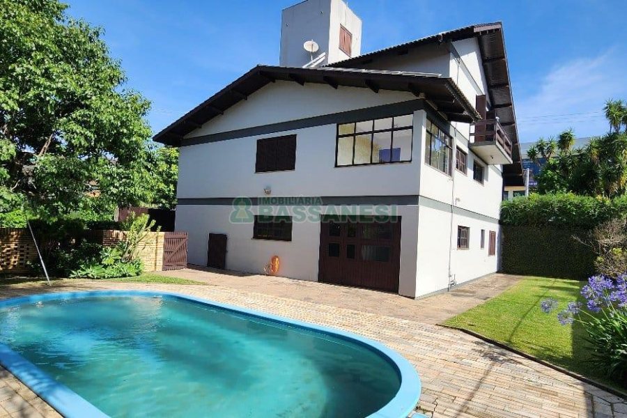 Casa com 407m², 3 dormitórios, 4 vagas, no bairro Bela Vista em Caxias do Sul para Alugar