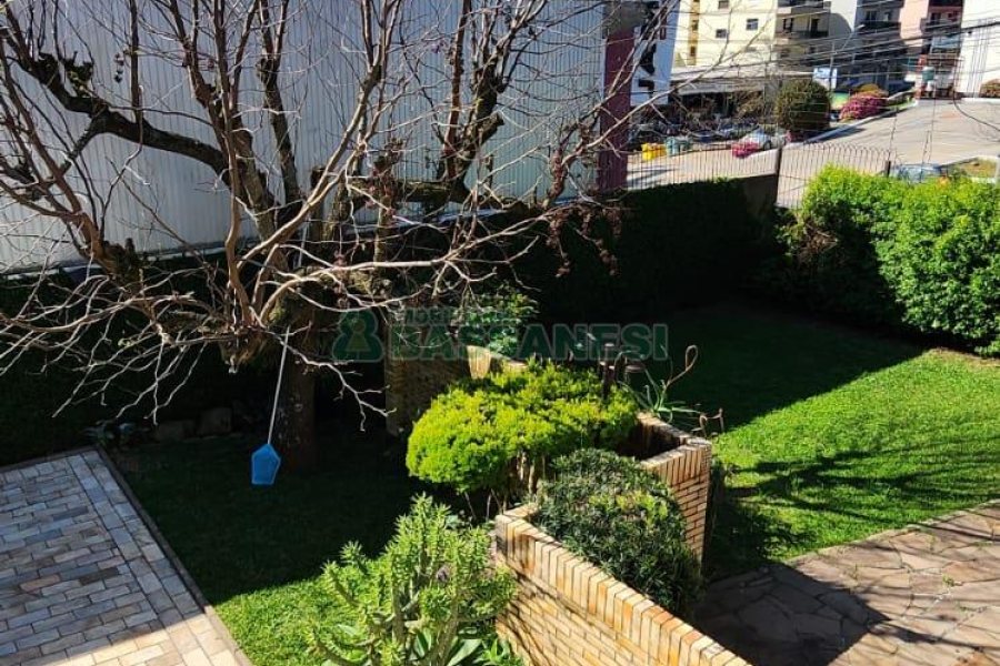 Casa com 407m², 3 dormitórios, 4 vagas, no bairro Bela Vista em Caxias do Sul para Alugar