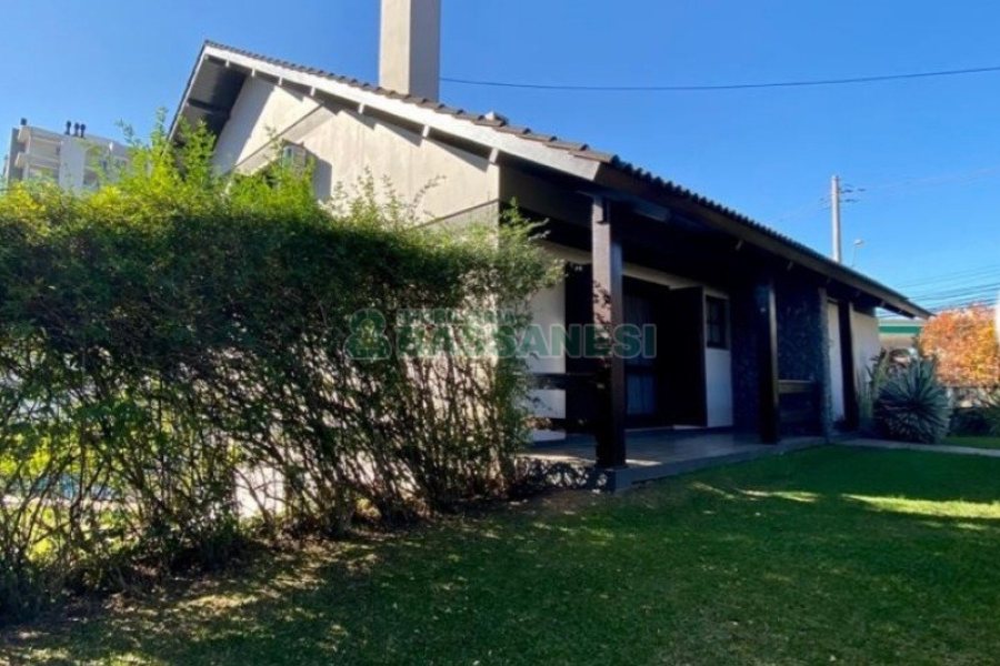 Casa com 407m², 3 dormitórios, 4 vagas, no bairro Bela Vista em Caxias do Sul para Alugar