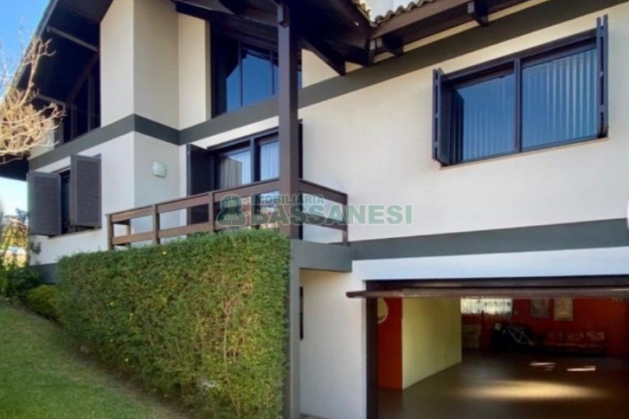 Casa com 407m², 3 dormitórios, 4 vagas, no bairro Bela Vista em Caxias do Sul para Alugar