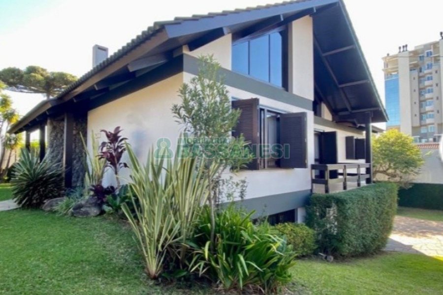 Casa com 407m², 3 dormitórios, 4 vagas, no bairro Bela Vista em Caxias do Sul para Alugar