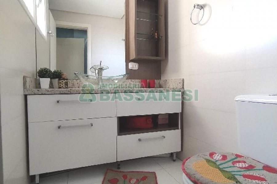 Apartamento com 91m², 2 dormitórios, 2 vagas, no bairro Panazzolo em Caxias do Sul para Alugar