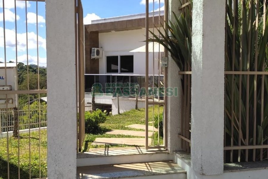 Casa Mobiliada com 450m², 3 dormitórios, 4 vagas, no bairro Charqueadas em Caxias do Sul para Alugar