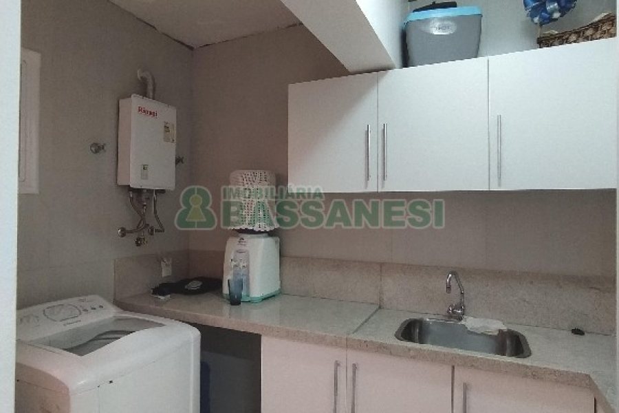 Casa Mobiliada com 450m², 3 dormitórios, 4 vagas, no bairro Charqueadas em Caxias do Sul para Alugar