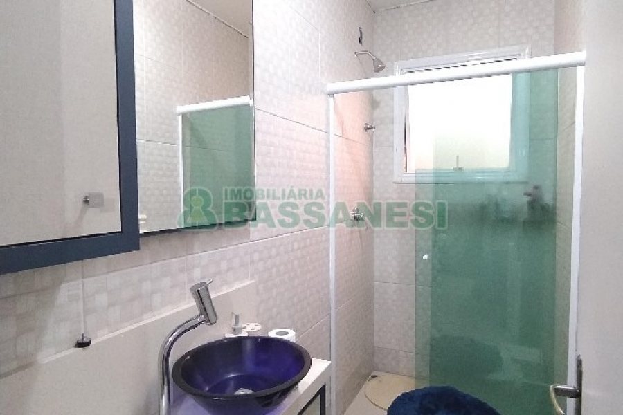 Casa Mobiliada com 450m², 3 dormitórios, 4 vagas, no bairro Charqueadas em Caxias do Sul para Alugar