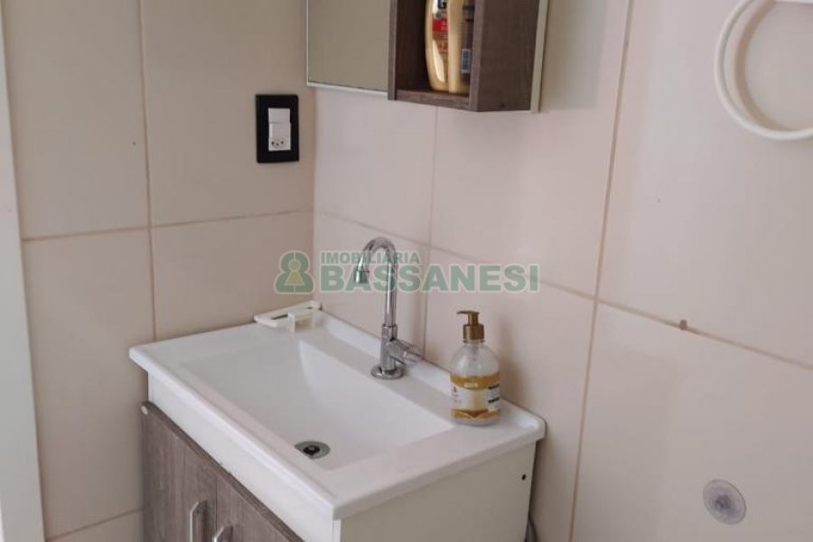 Casa Mobiliada com 450m², 3 dormitórios, 4 vagas, no bairro Charqueadas em Caxias do Sul para Alugar