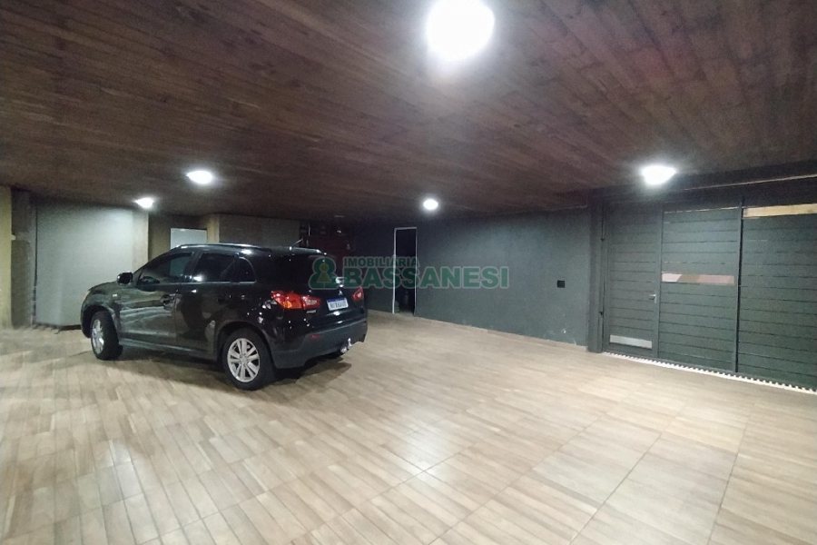 Casa Mobiliada com 450m², 3 dormitórios, 4 vagas, no bairro Charqueadas em Caxias do Sul para Alugar