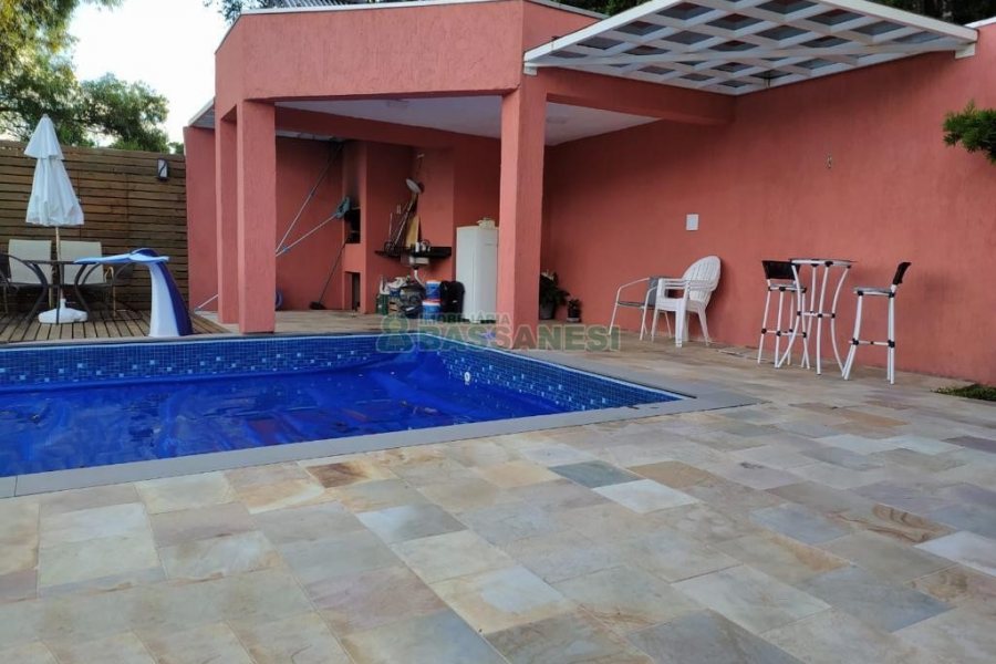 Casa Mobiliada com 450m², 3 dormitórios, 4 vagas, no bairro Charqueadas em Caxias do Sul para Alugar