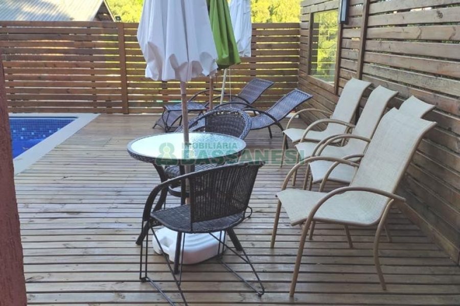 Casa Mobiliada com 450m², 3 dormitórios, 4 vagas, no bairro Charqueadas em Caxias do Sul para Alugar