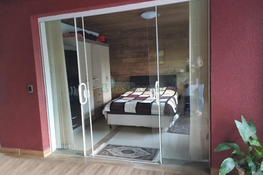 Casa Mobiliada com 450m², 3 dormitórios, 4 vagas, no bairro Charqueadas em Caxias do Sul para Alugar