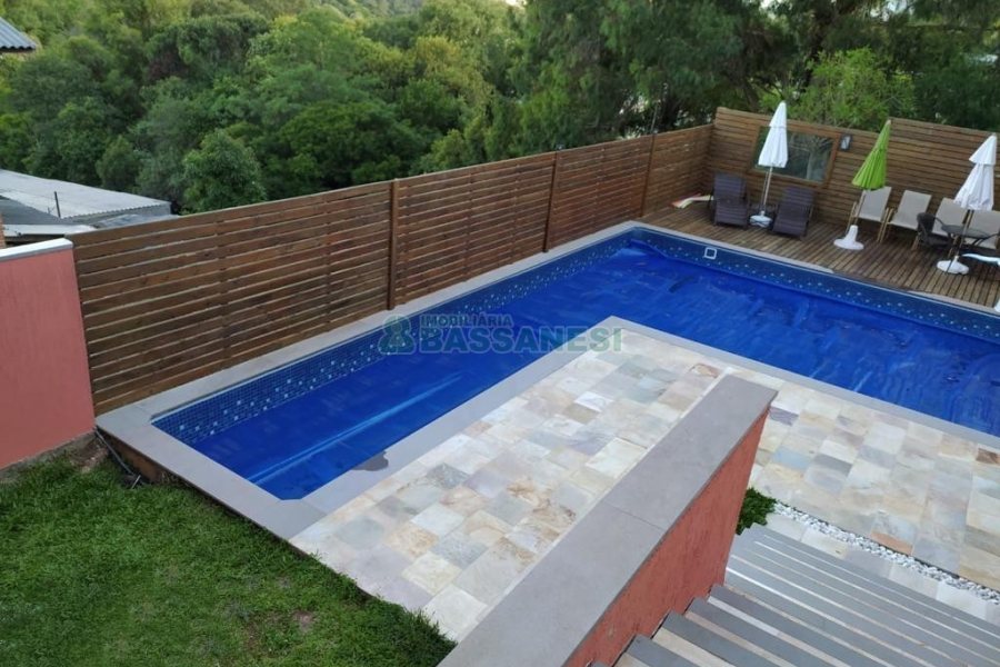 Casa Mobiliada com 450m², 3 dormitórios, 4 vagas, no bairro Charqueadas em Caxias do Sul para Alugar