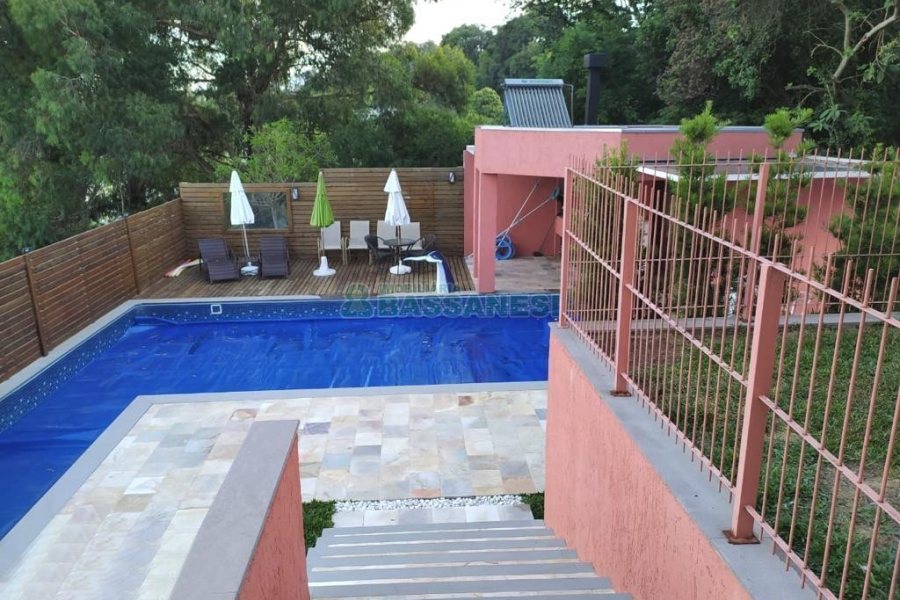 Casa Mobiliada com 450m², 3 dormitórios, 4 vagas, no bairro Charqueadas em Caxias do Sul para Alugar