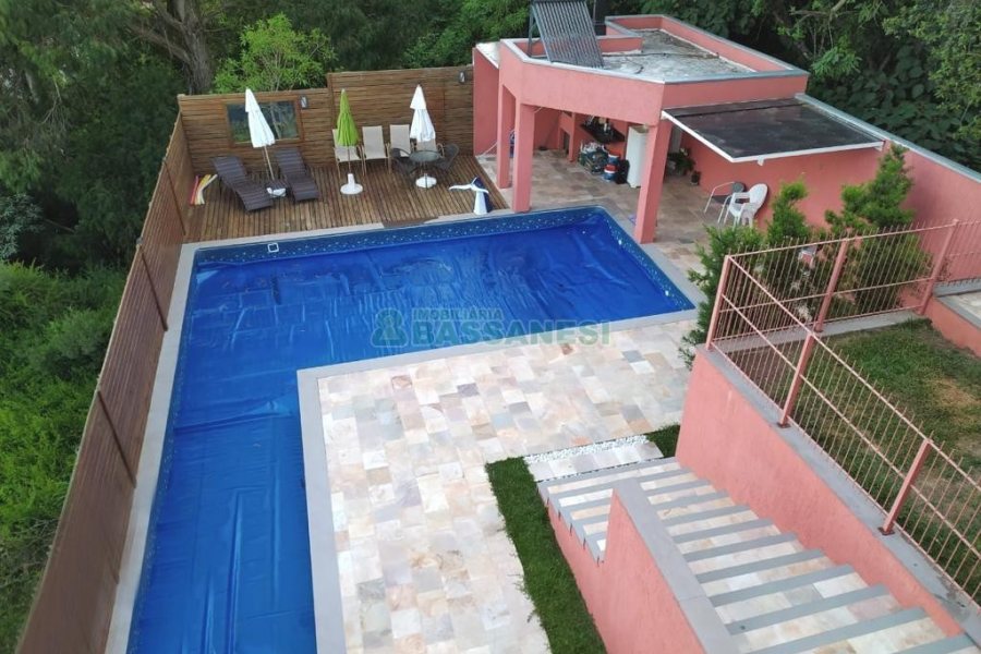 Casa Mobiliada com 450m², 3 dormitórios, 4 vagas, no bairro Charqueadas em Caxias do Sul para Alugar