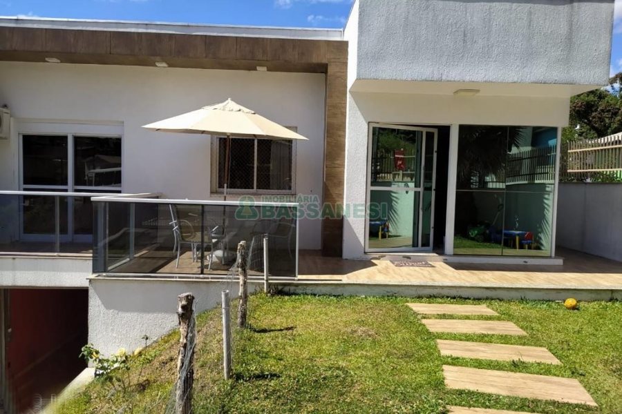 Casa Mobiliada com 450m², 3 dormitórios, 4 vagas, no bairro Charqueadas em Caxias do Sul para Alugar