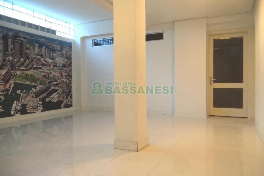 Sala com 261m², no bairro Centro em Caxias do Sul para Comprar