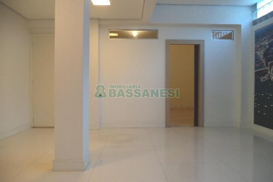 Sala com 261m², no bairro Centro em Caxias do Sul para Comprar
