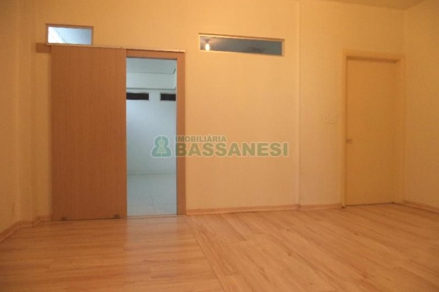 Sala com 261m², no bairro Centro em Caxias do Sul para Comprar