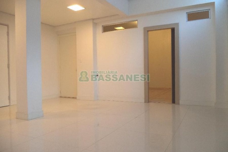 Sala com 261m², no bairro Centro em Caxias do Sul para Comprar