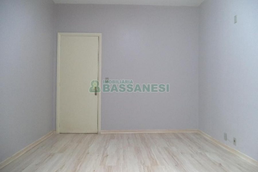 Sala com 261m², no bairro Centro em Caxias do Sul para Comprar