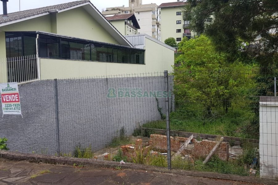Terreno com 330m², no bairro Marechal Floriano em Caxias do Sul para Comprar