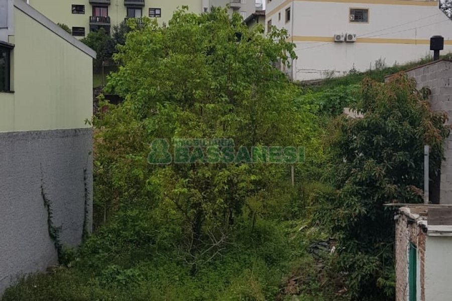 Terreno com 330m², no bairro Marechal Floriano em Caxias do Sul para Comprar