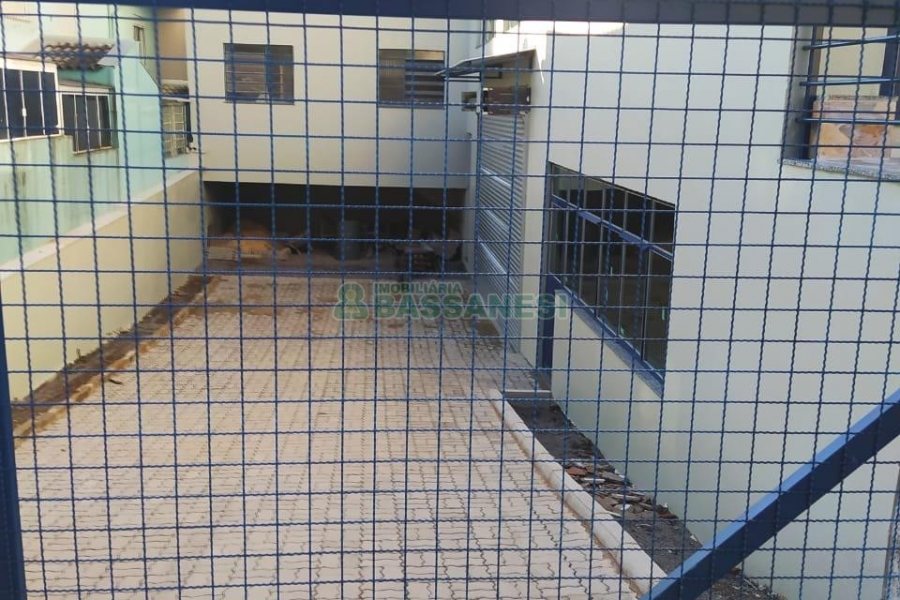 Pavilhão com 1400m², 15 vagas, no bairro Ana Rech em Caxias do Sul para Alugar