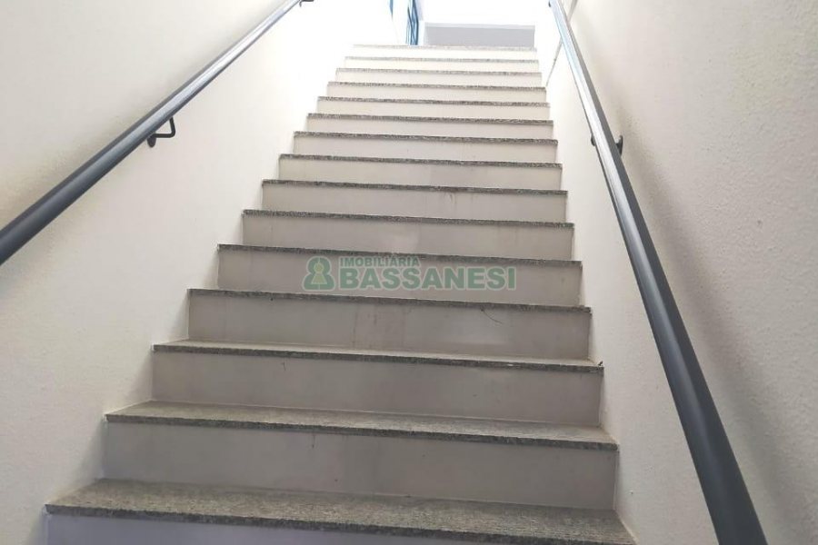 Pavilhão com 1400m², 15 vagas, no bairro Ana Rech em Caxias do Sul para Alugar