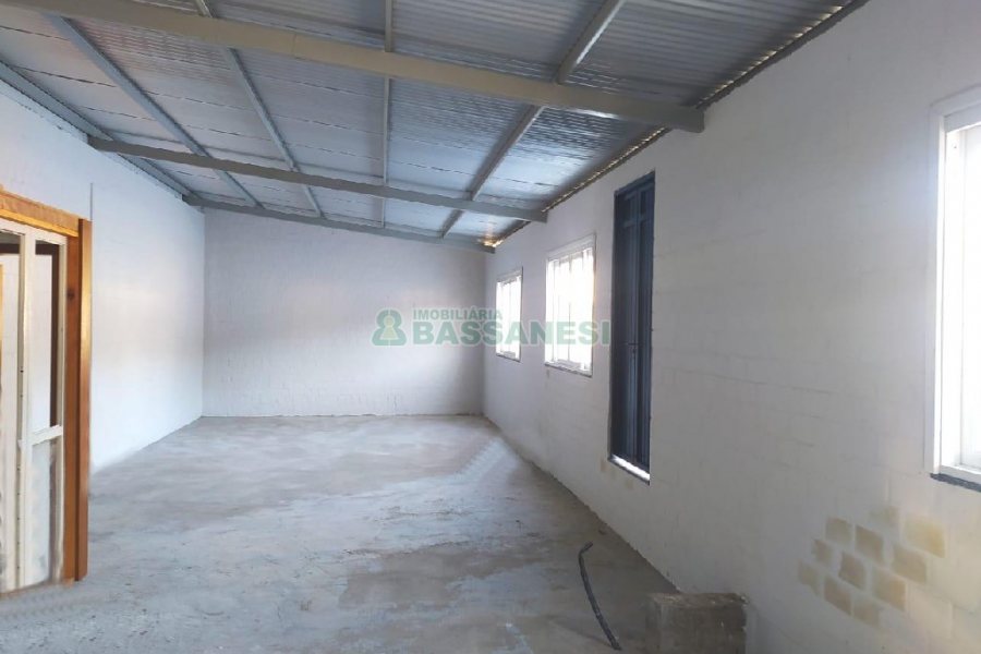 Pavilhão com 1400m², 15 vagas, no bairro Ana Rech em Caxias do Sul para Alugar