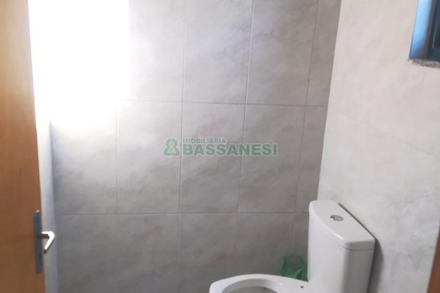 Pavilhão com 1400m², 15 vagas, no bairro Ana Rech em Caxias do Sul para Alugar