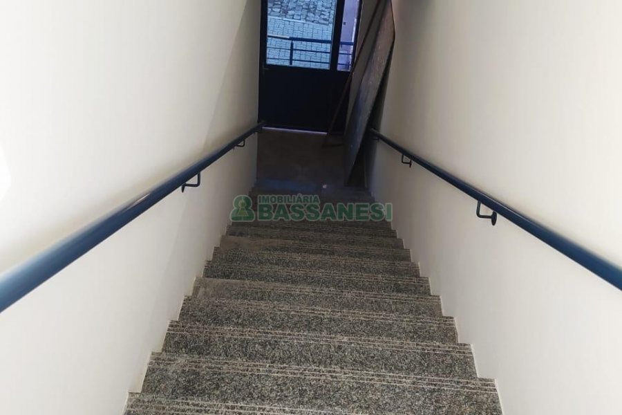 Pavilhão com 1400m², 15 vagas, no bairro Ana Rech em Caxias do Sul para Alugar