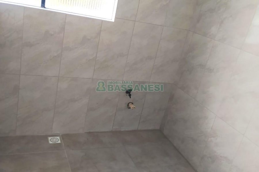 Pavilhão com 1400m², 15 vagas, no bairro Ana Rech em Caxias do Sul para Alugar