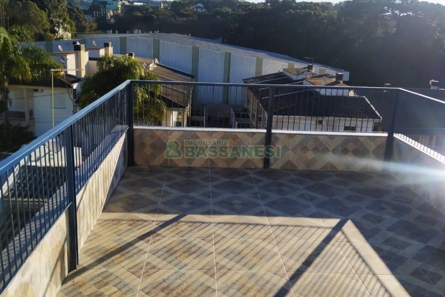 Pavilhão com 1400m², 15 vagas, no bairro Ana Rech em Caxias do Sul para Alugar