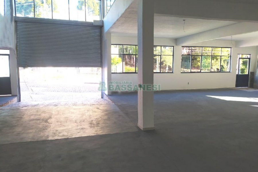 Pavilhão com 1400m², 15 vagas, no bairro Ana Rech em Caxias do Sul para Alugar