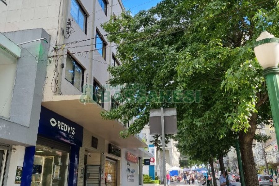 Sala com 77m², no bairro Centro em Caxias do Sul para Comprar