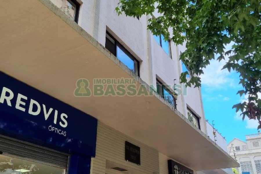 Sala com 77m², no bairro Centro em Caxias do Sul para Comprar