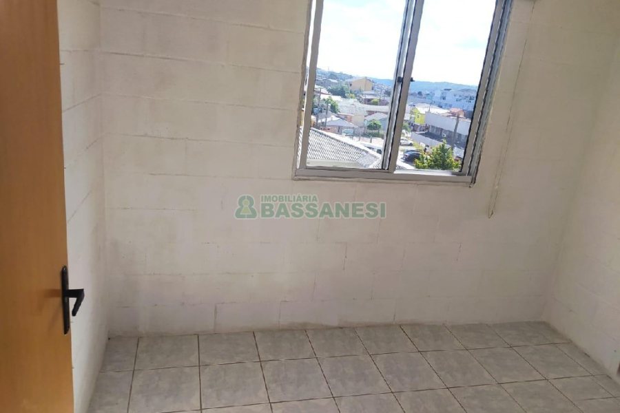 Apartamento com 38m², 2 dormitórios, 1 vaga, no bairro Nossa Senhora do Rosário em Caxias do Sul para Comprar