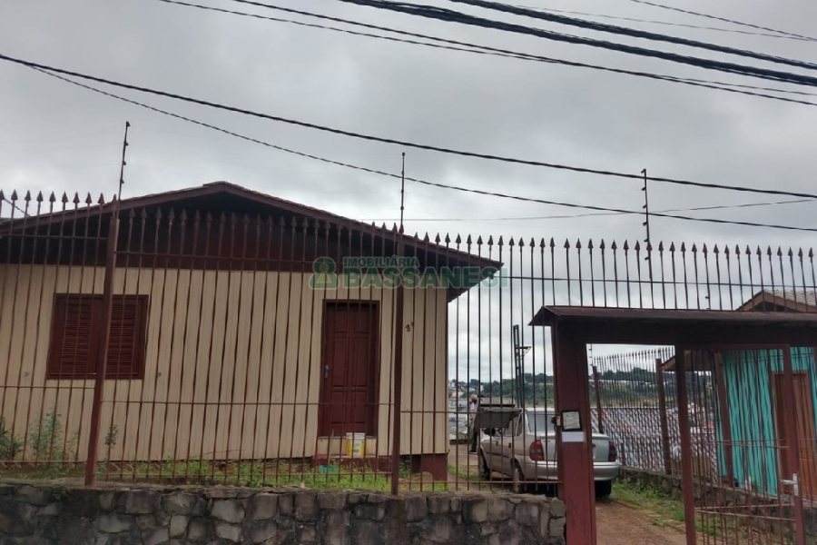 Casa com 100m², 3 dormitórios, no bairro Universitário em Caxias do Sul para Comprar