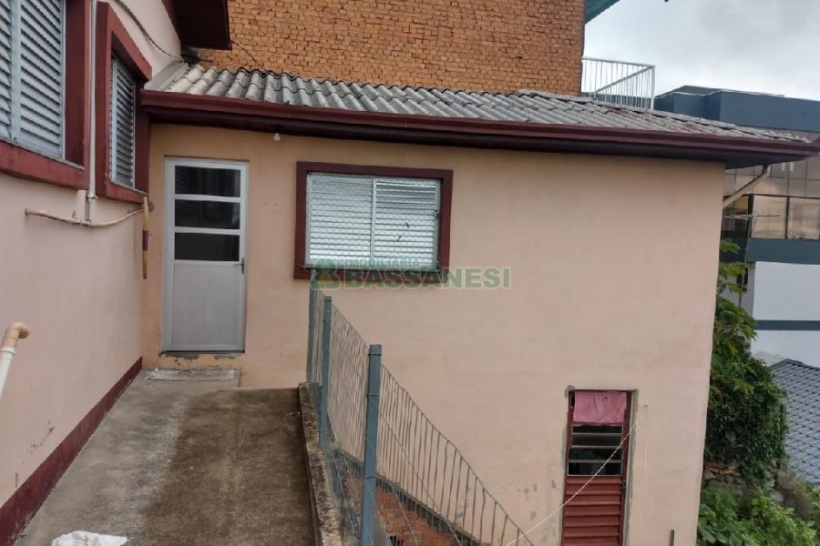 Casa com 100m², 3 dormitórios, no bairro Universitário em Caxias do Sul para Comprar