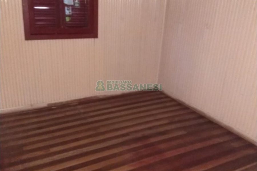 Casa com 100m², 3 dormitórios, no bairro Universitário em Caxias do Sul para Comprar