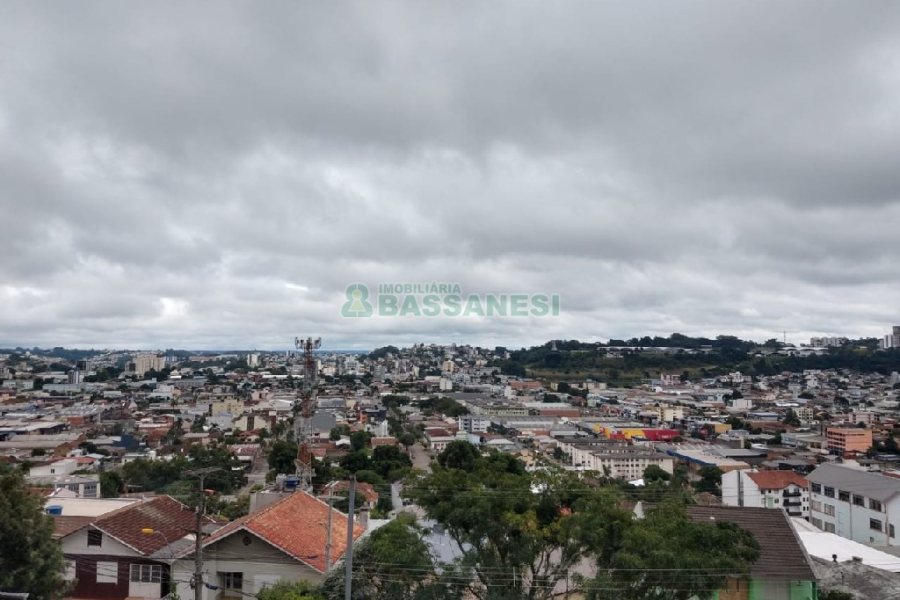 Casa com 100m², 3 dormitórios, no bairro Universitário em Caxias do Sul para Comprar