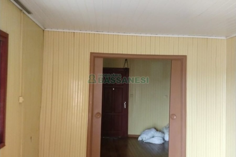 Casa com 100m², 3 dormitórios, no bairro Universitário em Caxias do Sul para Comprar