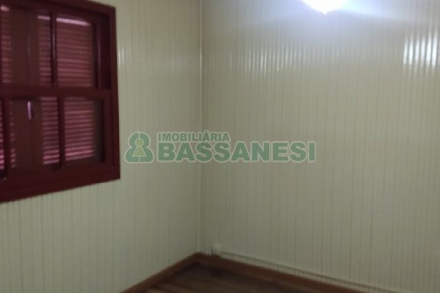 Casa com 100m², 3 dormitórios, no bairro Universitário em Caxias do Sul para Comprar