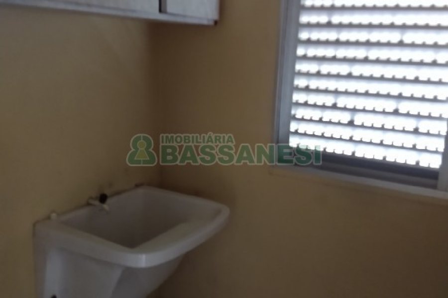 Casa com 100m², 3 dormitórios, no bairro Universitário em Caxias do Sul para Comprar