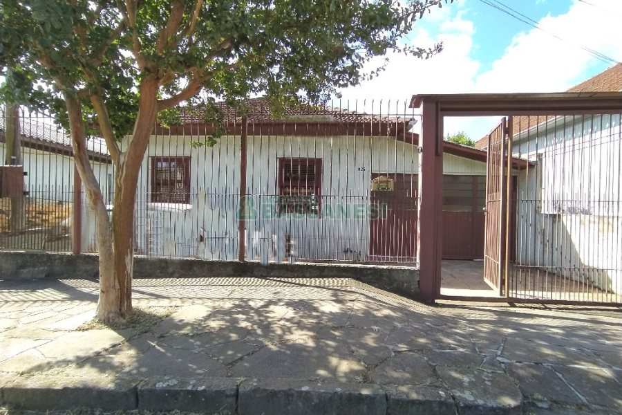 Casa com 110m², 3 dormitórios, no bairro Cruzeiro em Caxias do Sul para Comprar